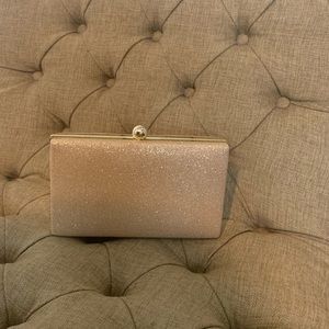 Clutch with detachable chain